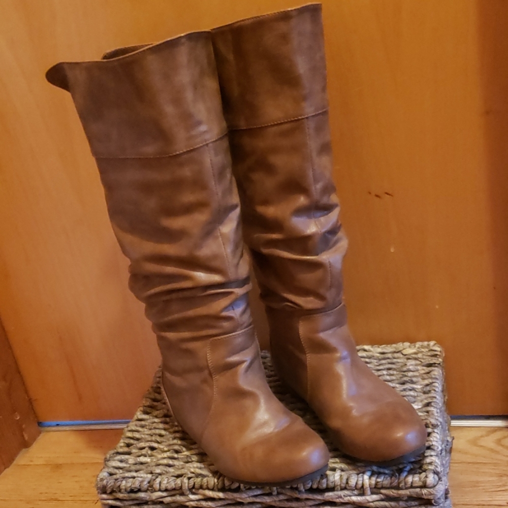 Brown slouchy boots
